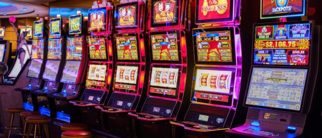 Helpful Tips So That You Can Play the Slot Machines Like A Pro